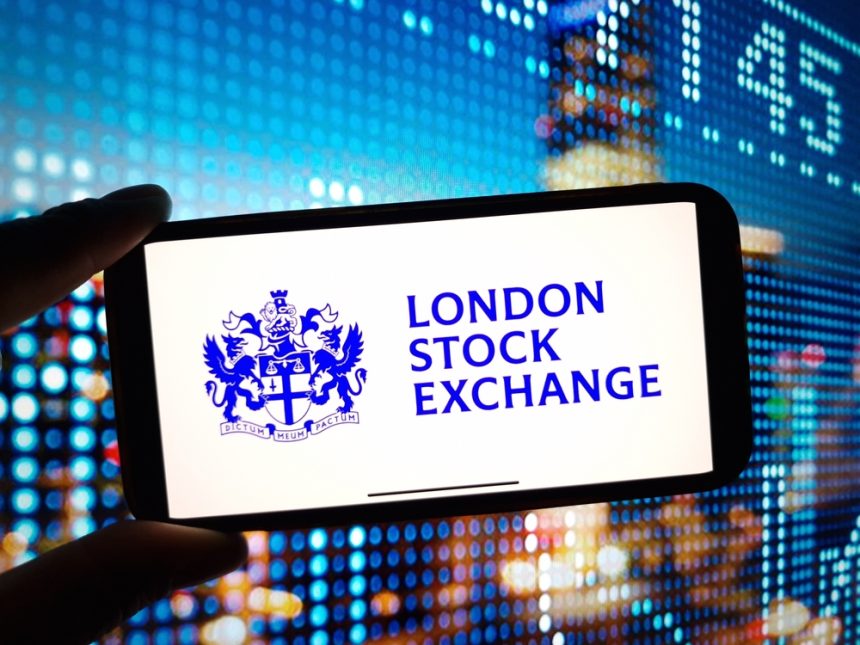 ftse-100-rises-on-hsbc-gains-and-retail-boost