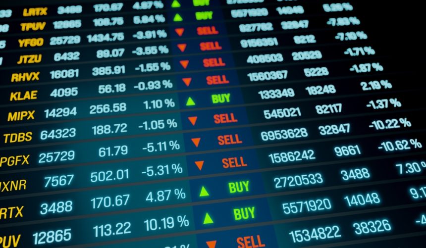 ftse-100-slips-as-tech-trade-revives