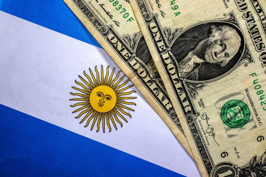 argentina-allows-banks-to-expand-dollar-lending